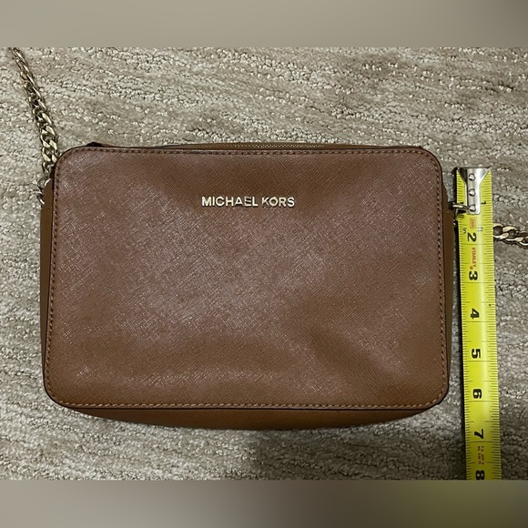 FREE w/ PURCHASE from my closet Michael Kors Jet Set Large Saffiano Cross body - Picture 4 of 11